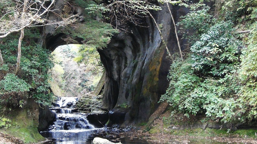 君津_亀岩の洞窟
